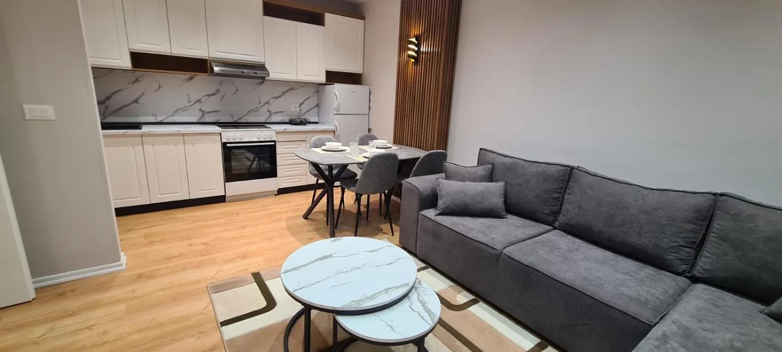 Duo Apartments Tirana 0*,  Albanien